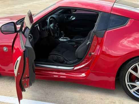 Used 2016 Nissan 370Z Coupe RWD image 9