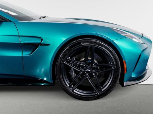 Used 2025 Aston Martin V8 Vantage Coupe image 6