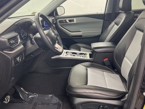 Used 2023 Ford Explorer XLT w/ Equipment Group 202A image 15