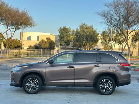 Used 2017 Toyota Highlander LE image 20
