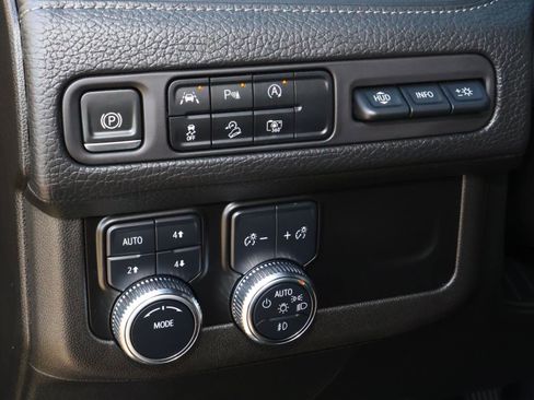 Used 2023 GMC Yukon XL Denali image 25