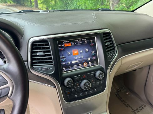 Used 2017 Jeep Grand Cherokee Overland AWD/4WD image 33