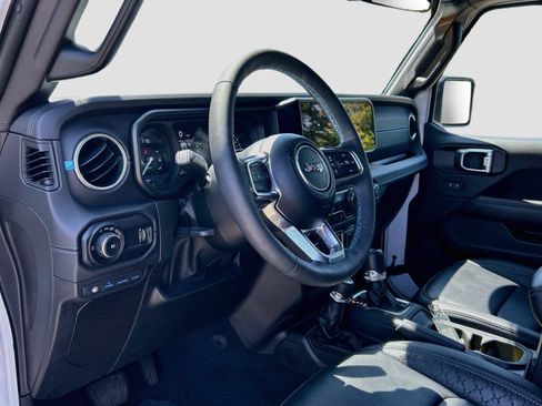 Used 2024 Jeep Wrangler High Altitude AWD/4WD image 24