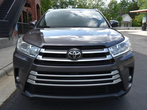 Used 2017 Toyota Highlander XLE FWD image 5