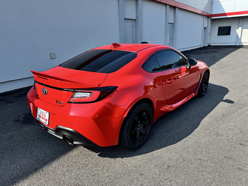 Used 2023 Toyota GR86 Premium w/ ALL Weather Mat Package (TMS) RWD image 4