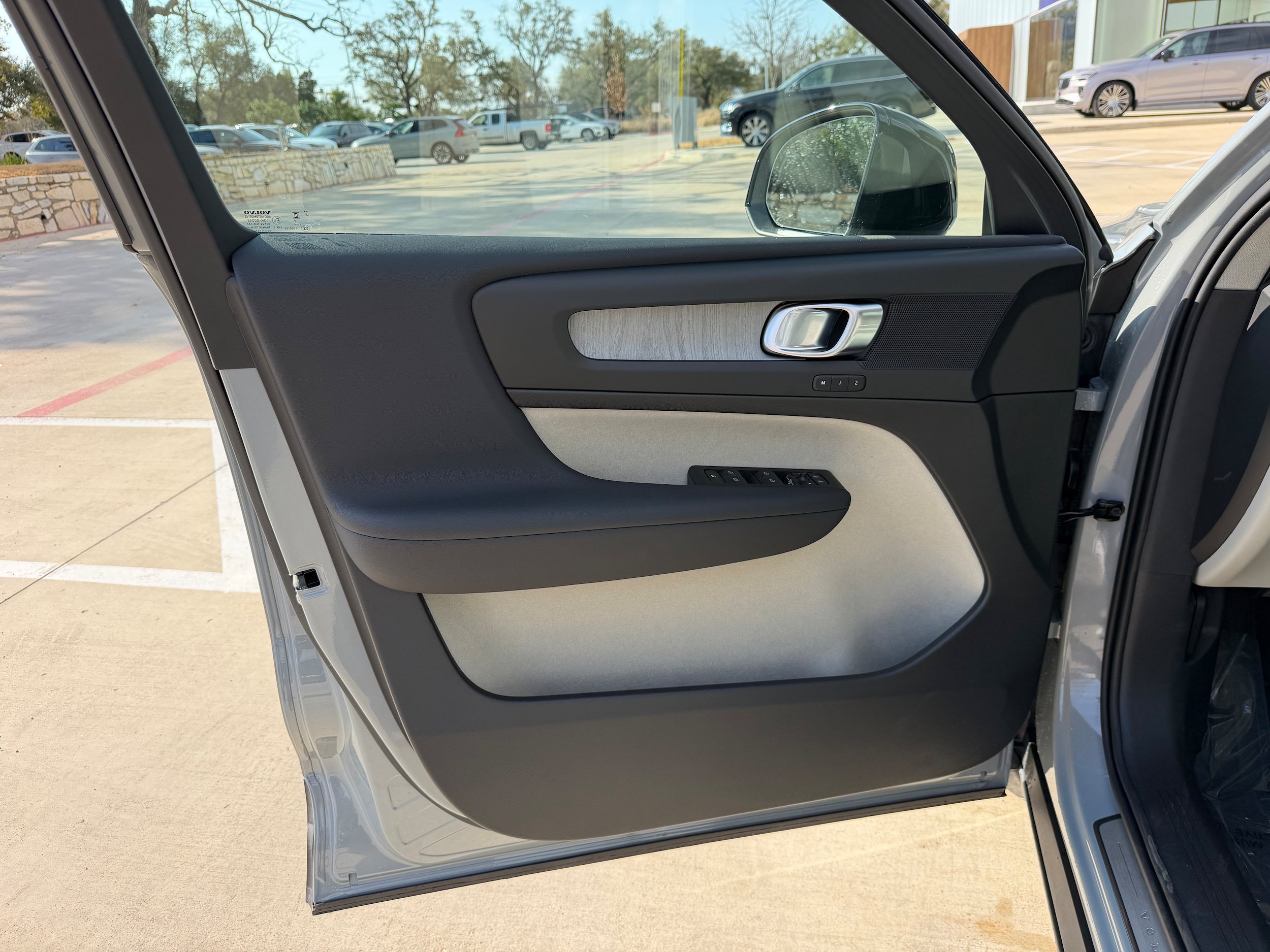 New 2026 Volvo XC40 B5 Plus w/ Protection Package Premier AWD/4WD image 16