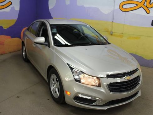Used 2015 Chevrolet Cruze LT FWD image 3