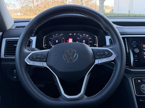 Used 2023 Volkswagen Atlas SE w/ Panoramic Sunroof Package image 18