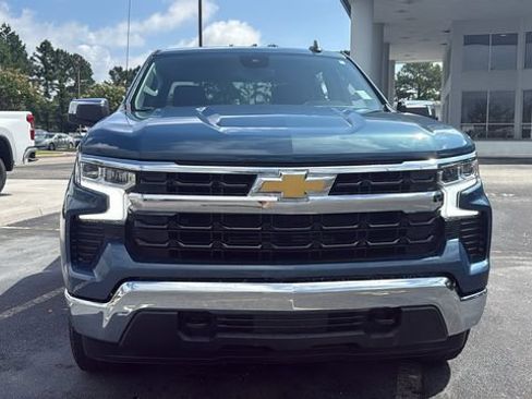 Used 2024 Chevrolet Silverado 1500 LT AWD/4WD image 2
