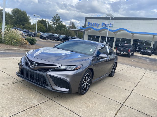 Used 2024 Toyota Camry SE w/ Convenience Package FWD image 4