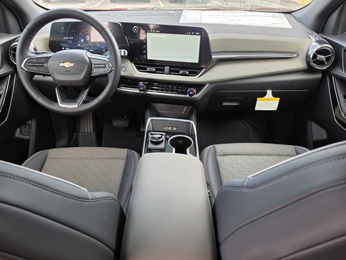 New 2026 Chevrolet Equinox LT w/ Convenience Package II FWD image 18