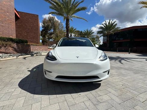 Used 2022 Tesla Model Y Long Range AWD/4WD image 3