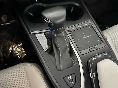 Used 2022 Lexus UX 250h w/ Premium Package image 21