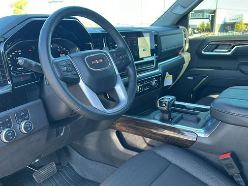 Used 2025 GMC Sierra 1500 Elevation w/ Preferred Package image 12