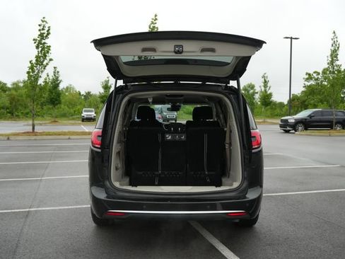 Used 2021 Chrysler Pacifica Touring FWD image 15