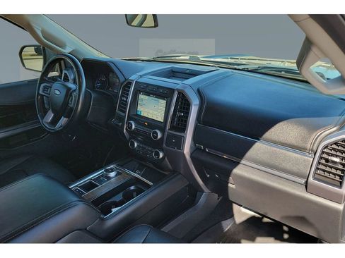 Used 2018 Ford Expedition Platinum image 27