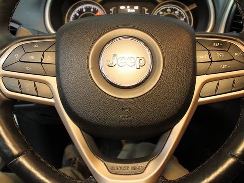 Used 2017 Jeep Cherokee Latitude w/ Comfort & Convenience Group image 21