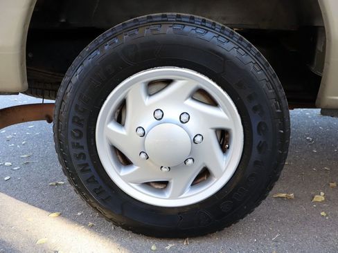 Used 2009 Ford E-350 and Econoline 350 Super Duty Wagon image 43