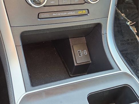 Used 2024 Ford Edge SE image 29