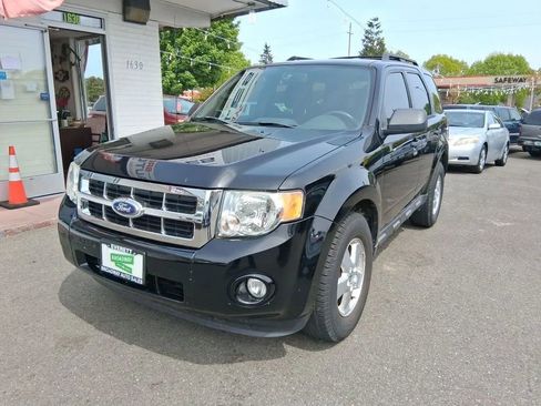Used 2010 Ford Escape XLT FWD image 1