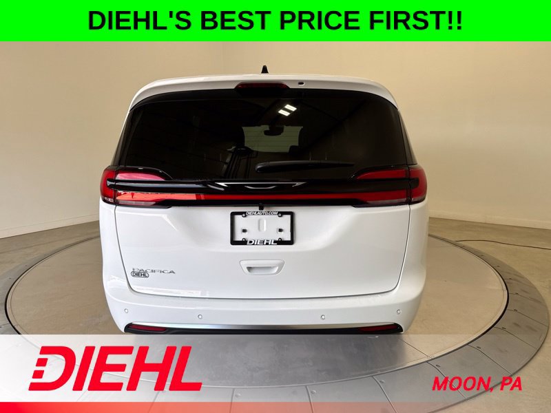 New 2027 Chrysler Pacifica Select FWD image 6