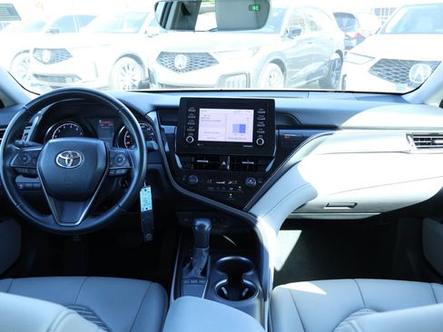 Used 2022 Toyota Camry SE image 10