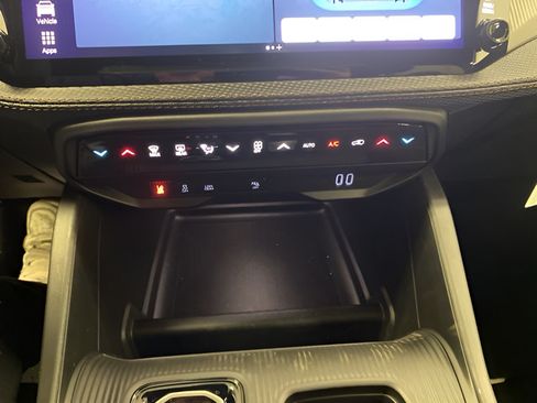 Used 2026 Jeep Cherokee Limited AWD/4WD image 12