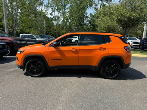 Used 2026 Jeep Compass Latitude AWD/4WD image 2