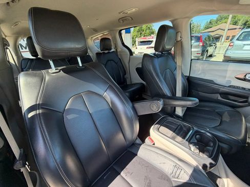 Used 2020 Chrysler Voyager Lxi FWD image 13