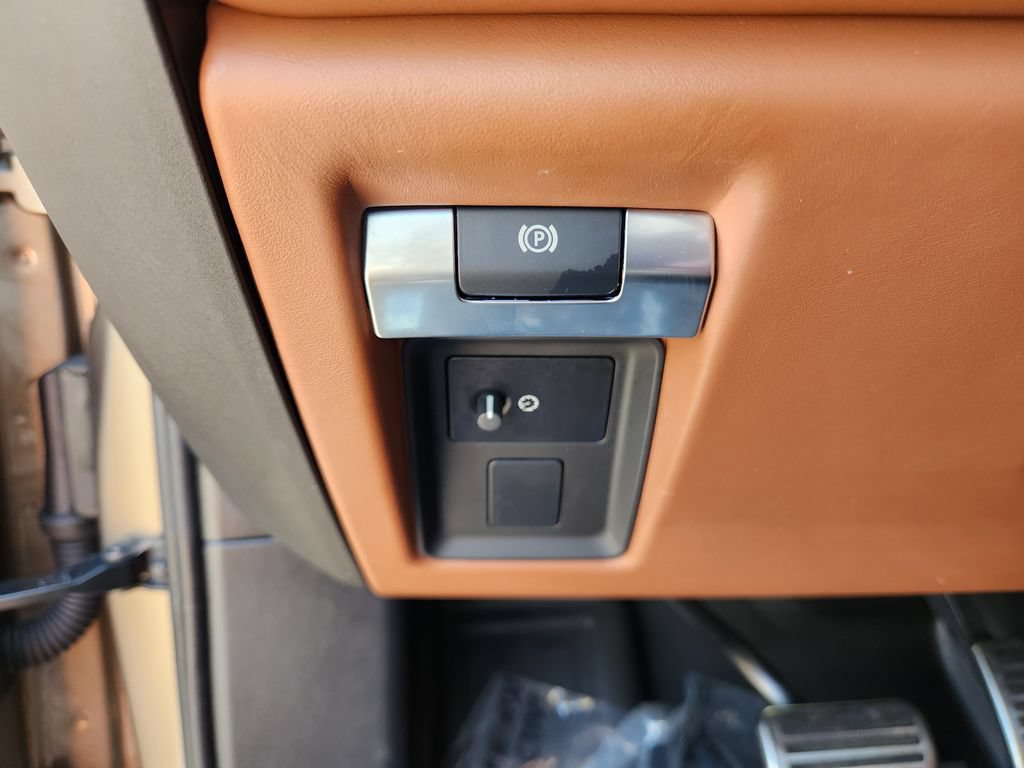 Used 2025 Land Rover Defender 110 AWD/4WD image 20