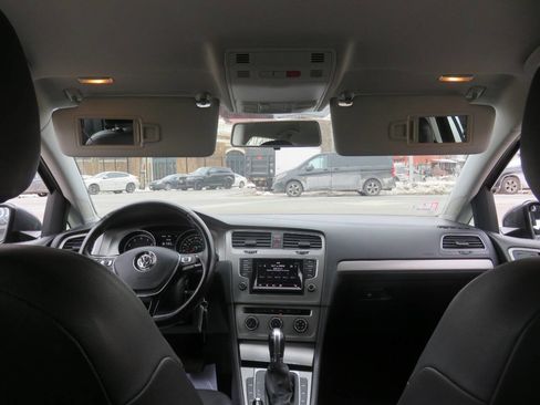 Used 2015 Volkswagen Golf S image 13