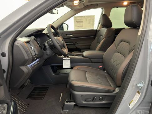New 2026 Nissan Pathfinder Platinum AWD/4WD image 14