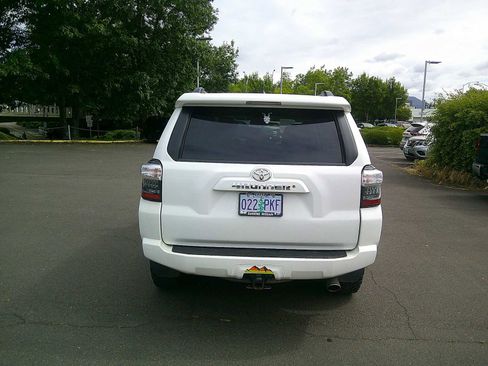 Used 2019 Toyota 4Runner SR5 AWD/4WD image 4