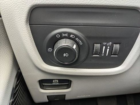Certified 2022 Jeep Grand Cherokee Summit w/ Adv Protech Group IV AWD/4WD image 60