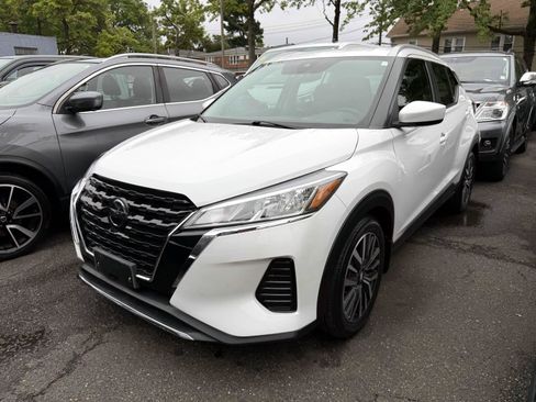 Used 2021 Nissan Kicks SV FWD image 3