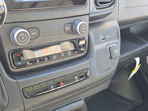 Used 2025 RAM ProMaster 2500 w/ Convenience Group image 20