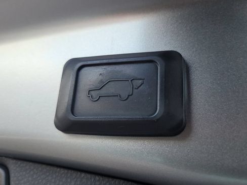 Used 2021 Toyota RAV4 XLE Premium FWD image 9