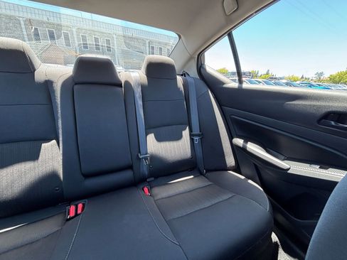 Used 2025 Nissan Altima 2.5 SV FWD image 37