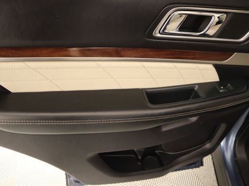 Used 2018 Ford Explorer Platinum image 19