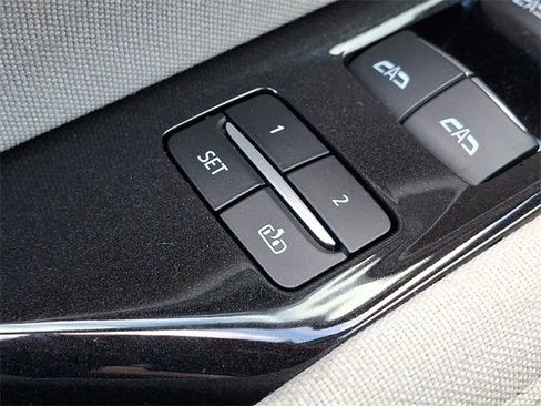 Certified 2022 Cadillac Escalade Premium Luxury Platinum image 32