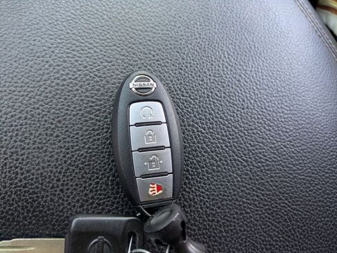 Used 2016 Nissan Titan SV AWD/4WD image 29