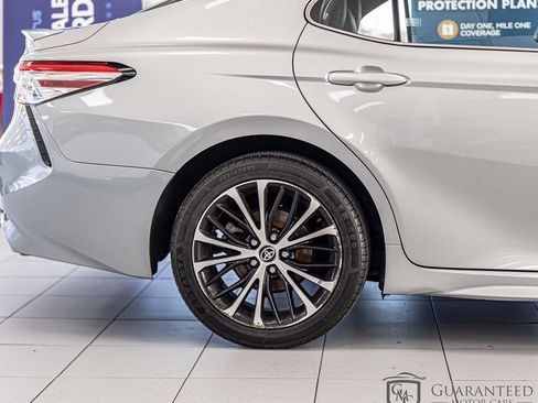 Used 2020 Toyota Camry SE FWD image 10