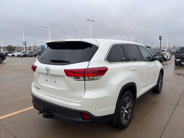 Used 2019 Toyota Highlander LE FWD image 7