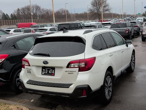 Used 2019 Subaru Outback 3.6R Touring image 4