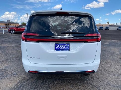 Used 2024 Chrysler Pacifica Touring-L FWD image 25
