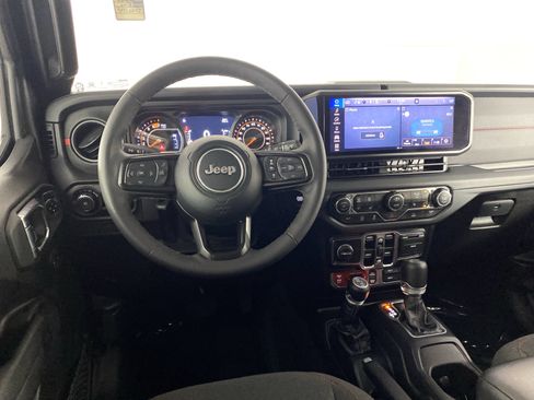 Used 2025 Jeep Wrangler Unlimited Rubicon w/ Convenience Group AWD/4WD image 18