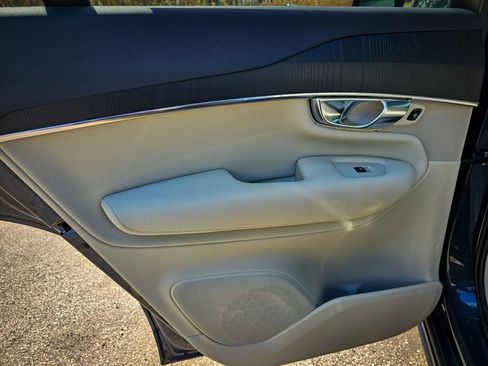 Used 2020 Volvo XC90 T6 Momentum w/ Protection Package Premier image 30