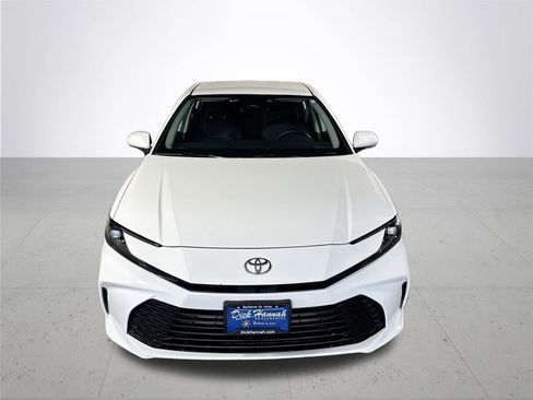 Used 2025 Toyota Camry LE image 3