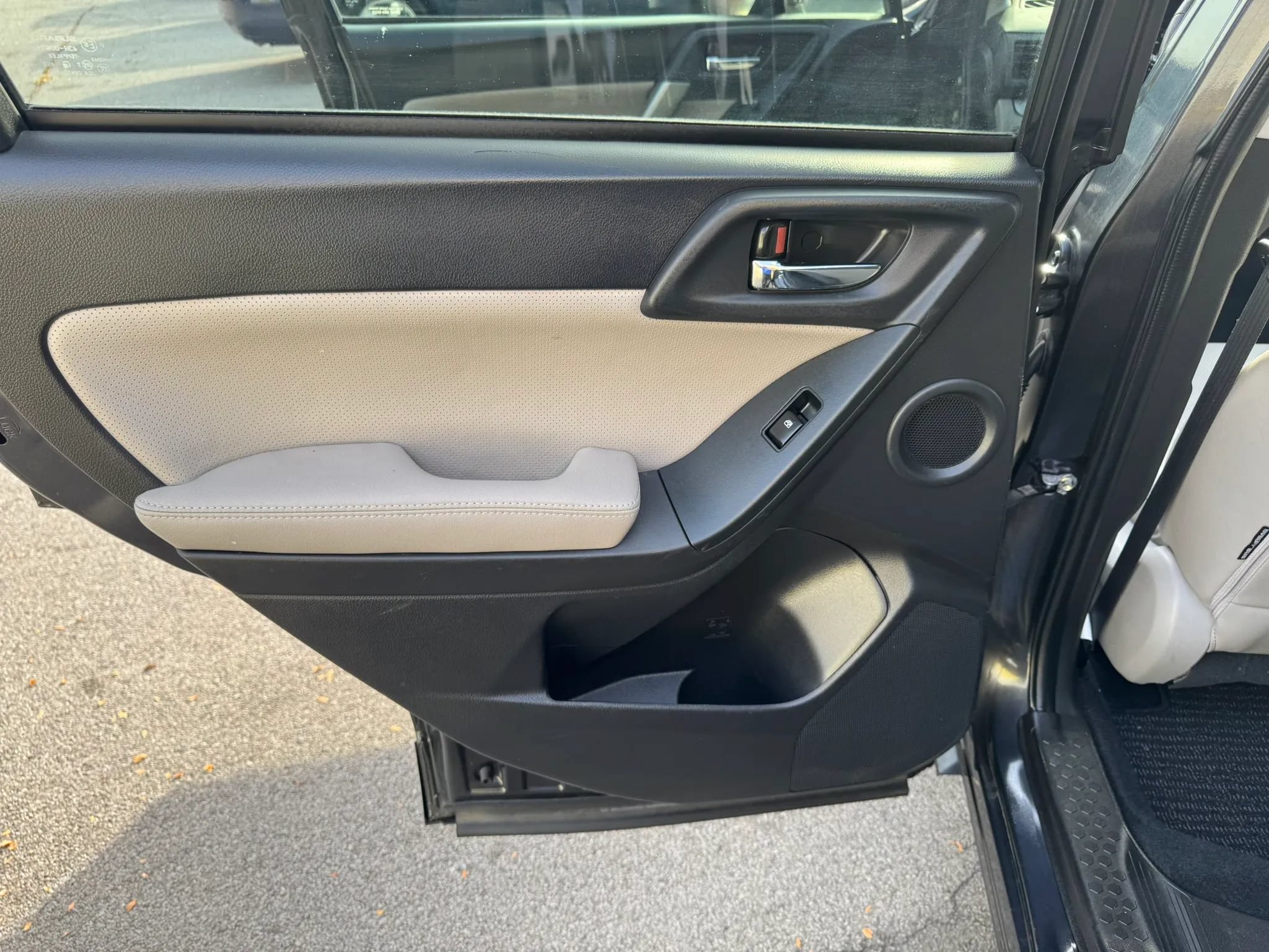Used 2015 Subaru Forester 2.5i Touring w/ Eyesight & Navigation System AWD/4WD image 18