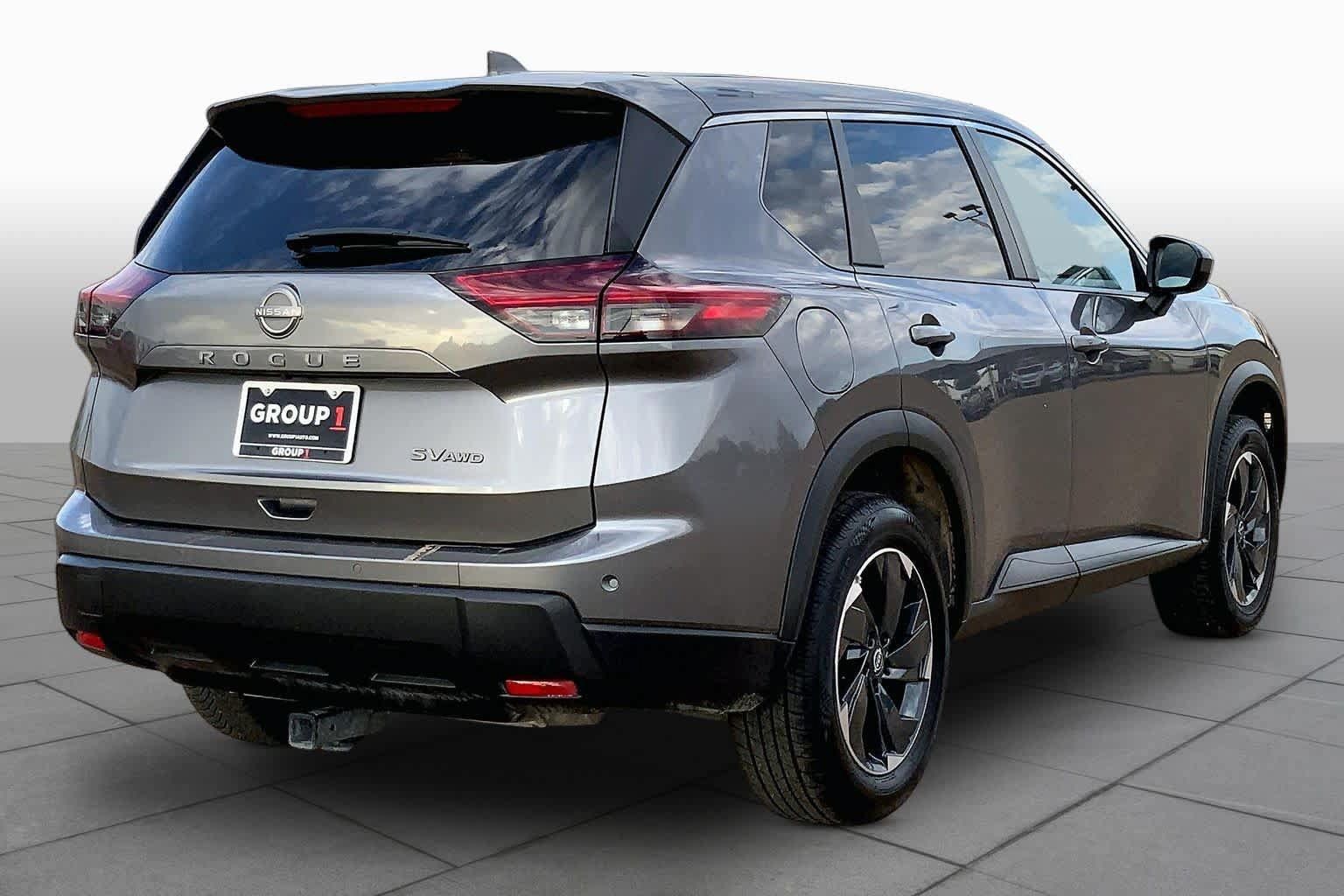 Used 2024 Nissan Rogue SV AWD/4WD image 12